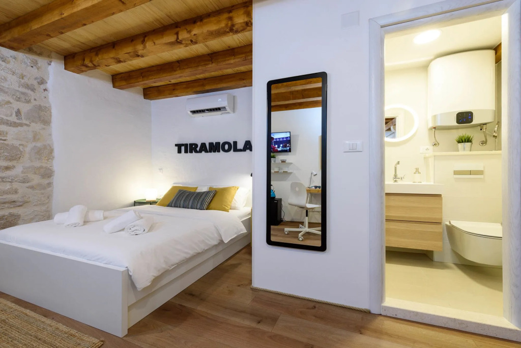 Apartments & Rooms Tiramola - Old Town