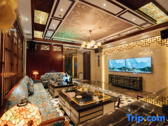 Shishi Carnival Hotel