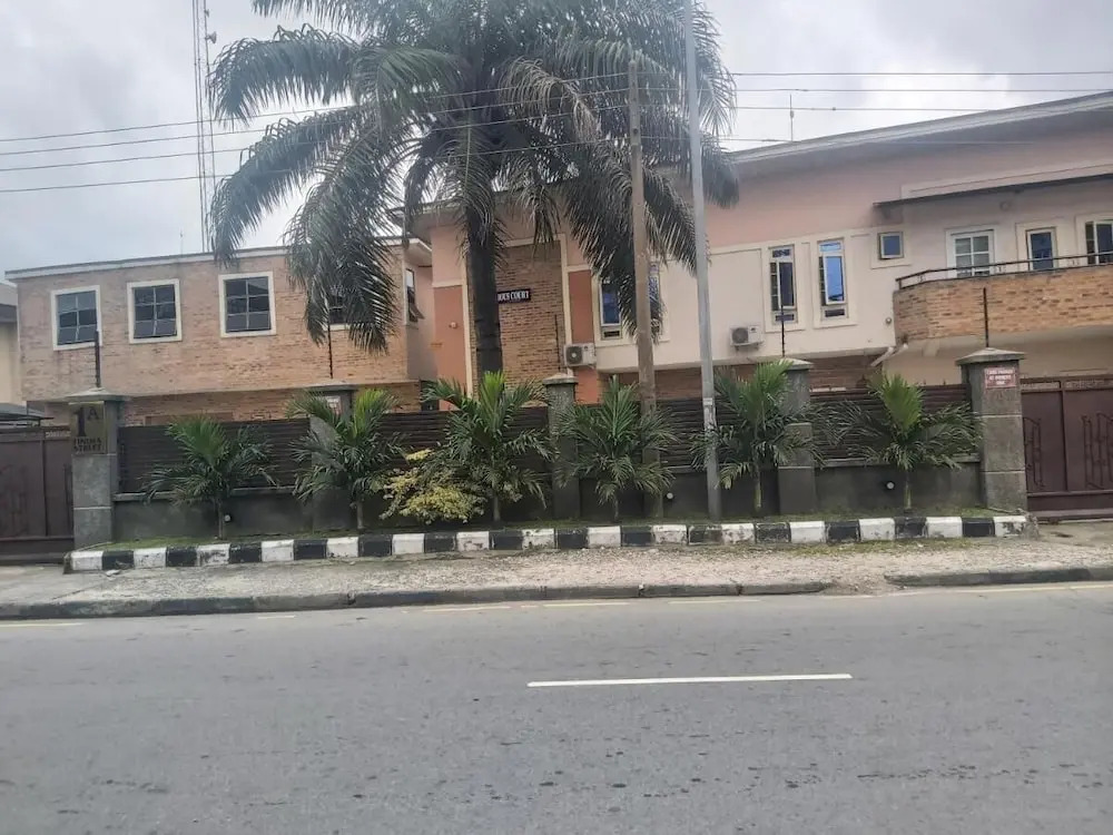 Pious Court Guest House Old GRA