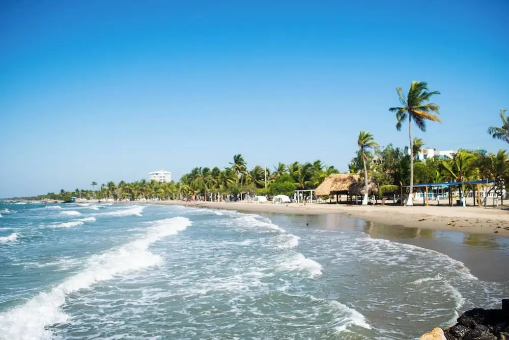 Spacious Coveñas Cabin 4 Bedrooms, Close to Beach, Pet-friendly