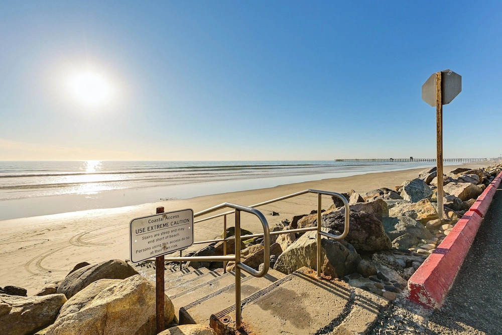 Stroll to Shore: Oceanside Condo w/ Hot Tub Access