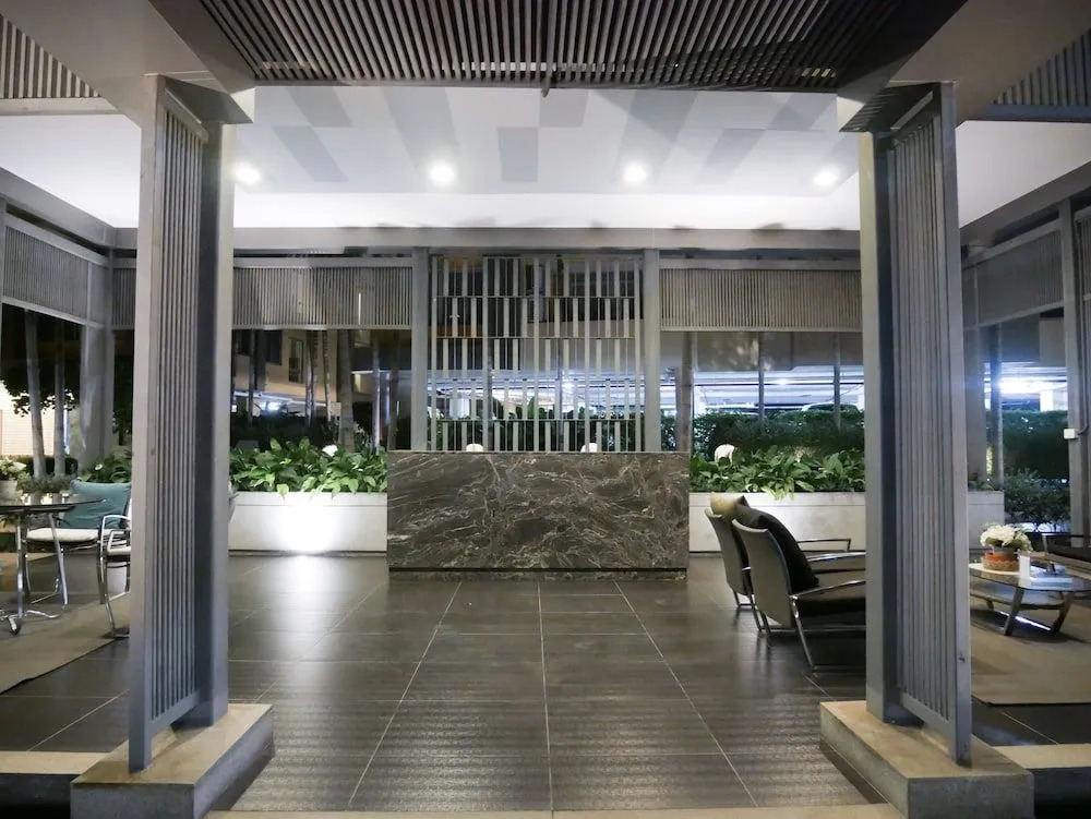Апартаменты Locals Sathorn Siamese Nang Linchee