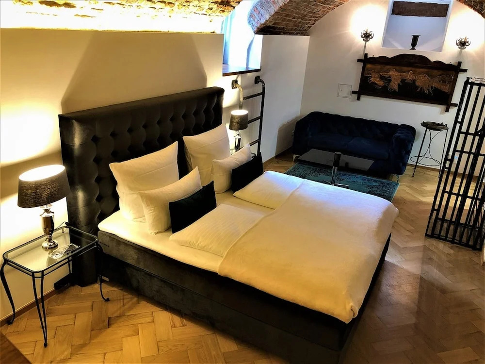 Historical Luxury Homes - Stadtvilla mit Jacuzzi und Garten