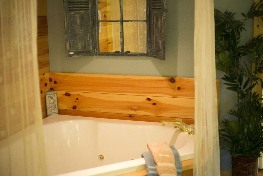 Blessing Lodge by Amish Country Lodging
