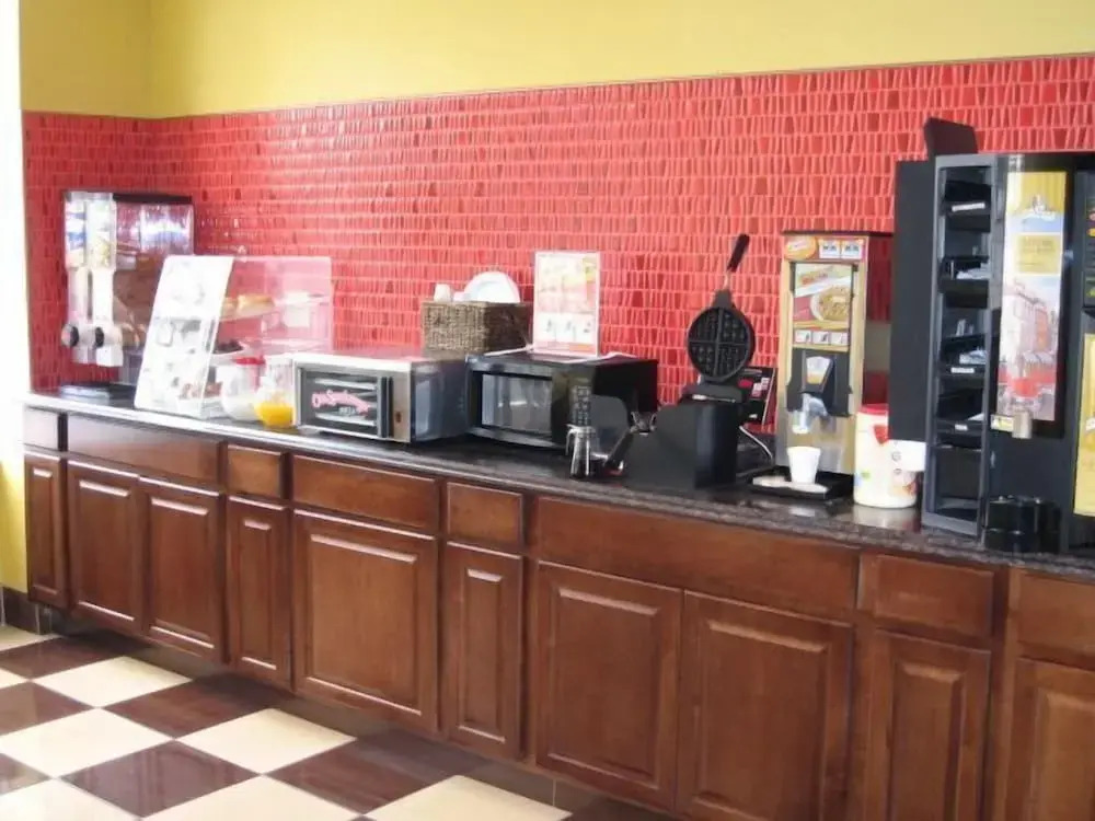 Town House Inn and Suites