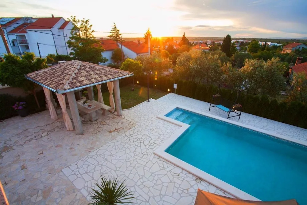 Villa Eleganza With Pool For 9 Guests , Zadar