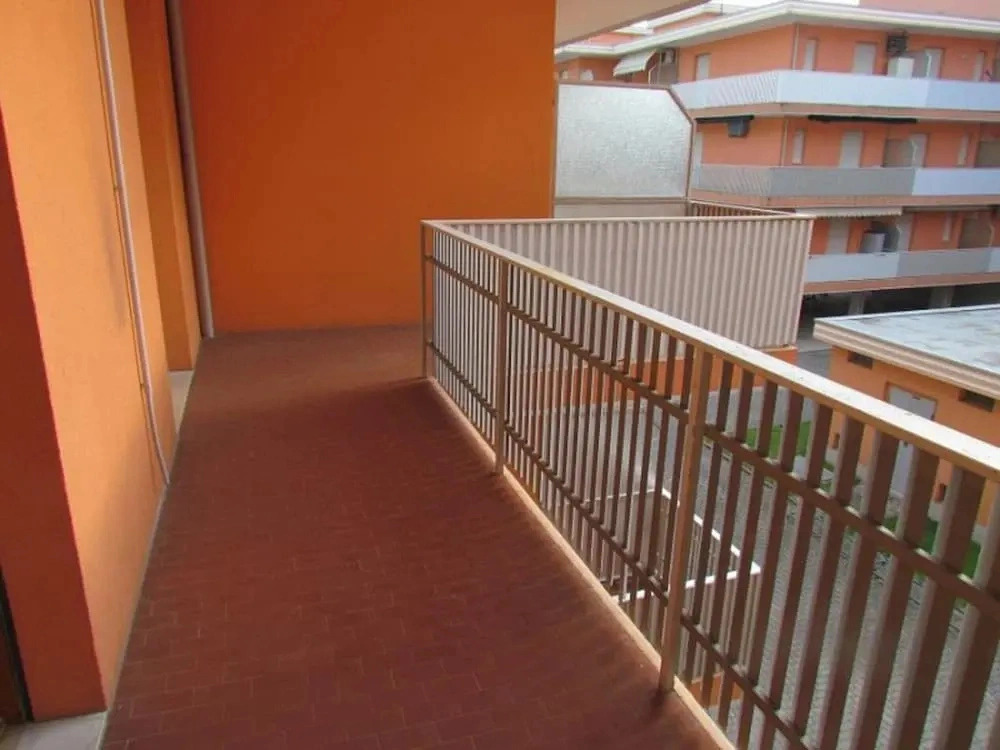 Spacious Flat With Pool Access