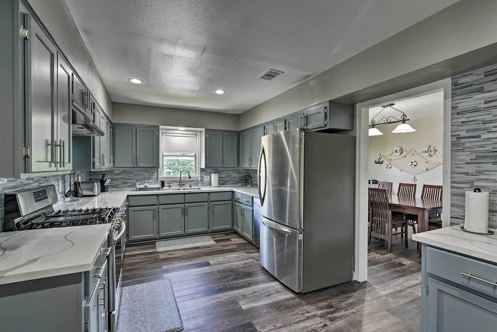 Spacious + Modern Family Duplex in Galveston!