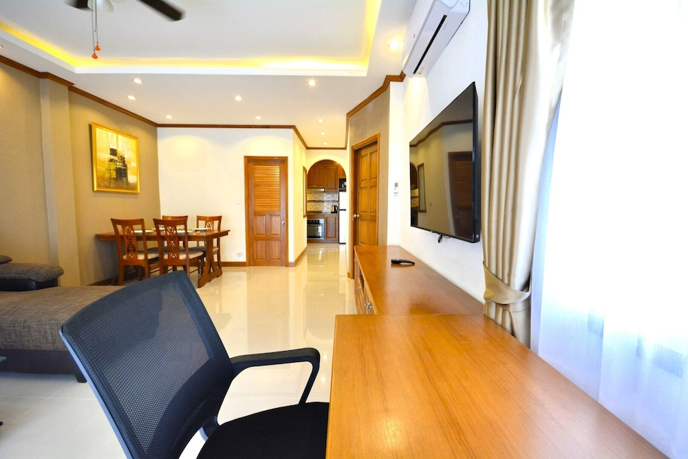 Spacious Corner 1-bedroom Condo With 2 Balconies - Baan Suan Lalana