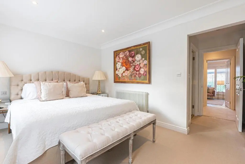 Stunning 3-bed house with roof terrace near King’s Road in Chelsea