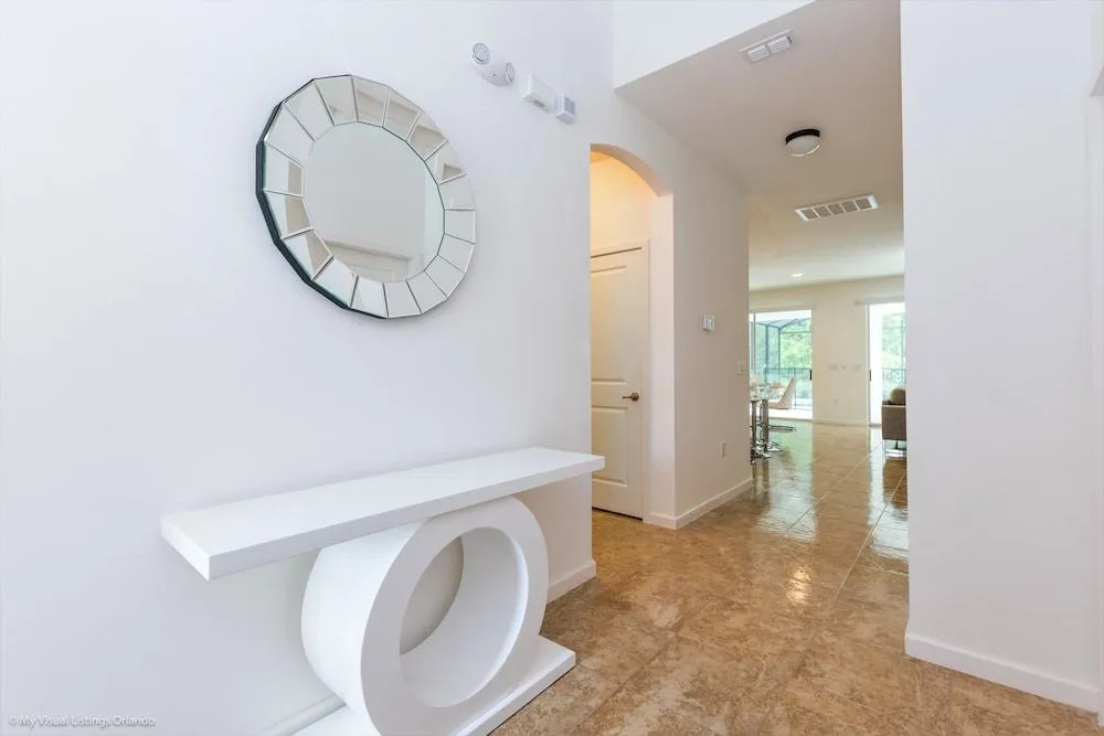 Modern 8 Bdrm 5 Bath Villa