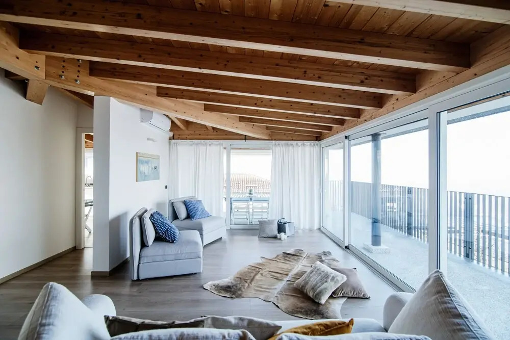 MyHomeInComo -  White Attic
