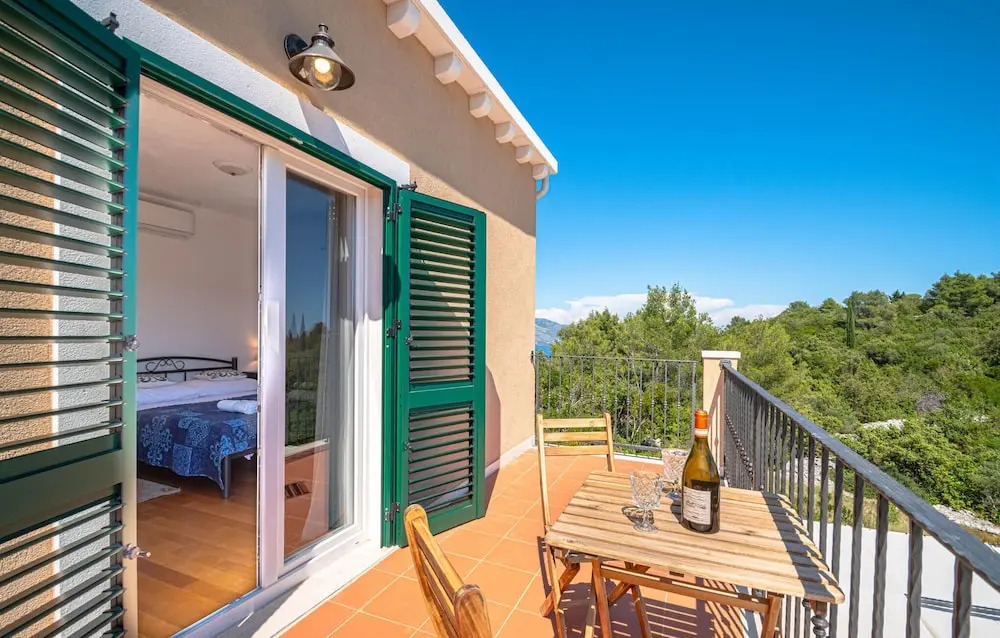 Beach Front Home In Zrnovo