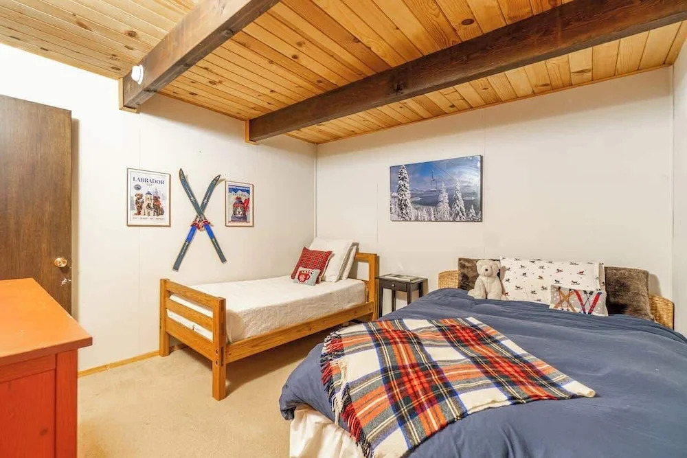 Cozy Tahoma Cabin in the Pines Sleeps 6 + Pets