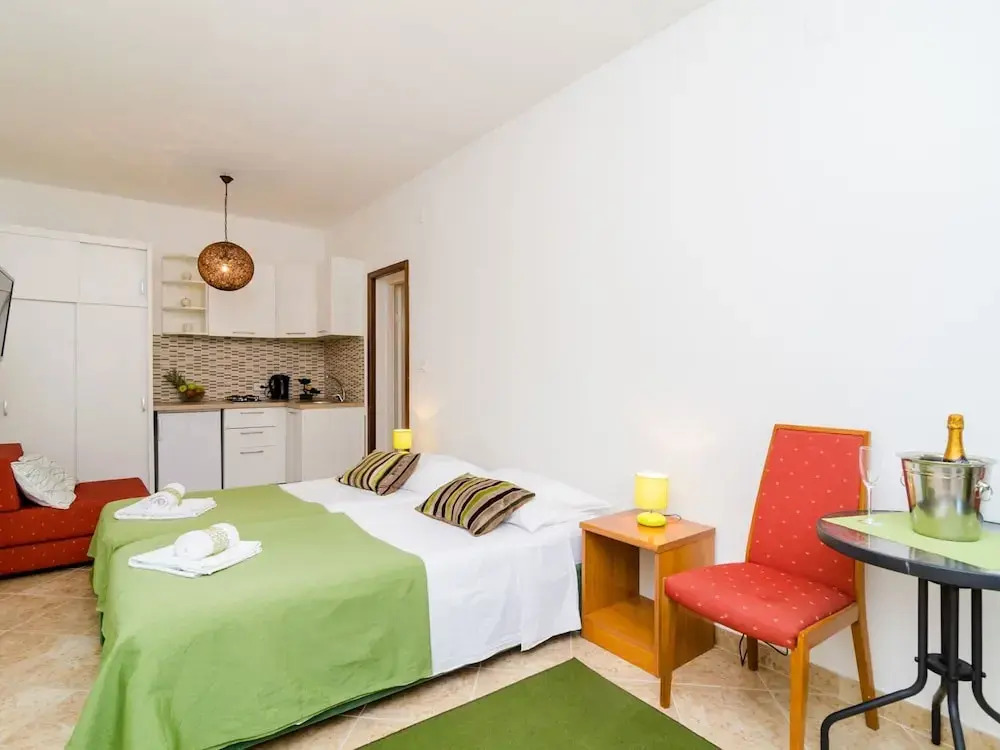 Apartments Versus- Studio Apartment With Terrace