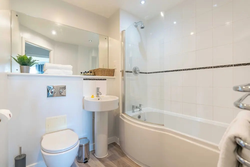Cotels Centro Budget Busting Apartments! CENTRAL LOCATION, PARKING, FIBRE WIFI, SMART TV, FULLY EQUIPPED KITCHEN
