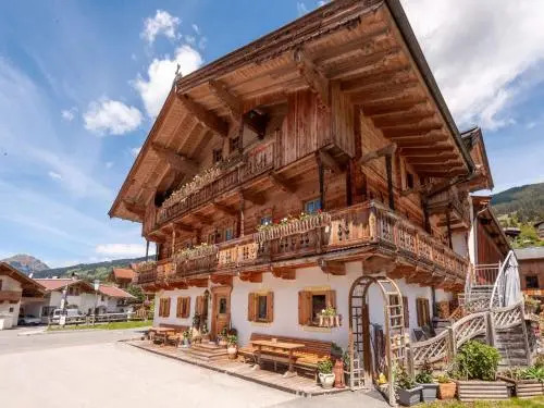 Holzlbauer