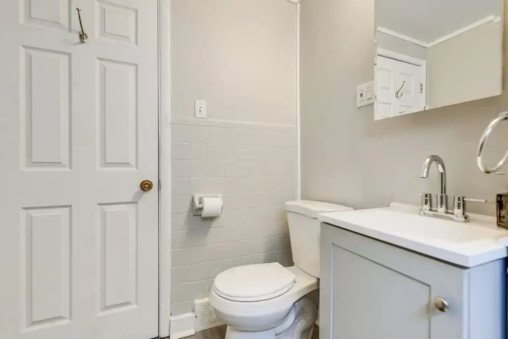 6 Mi to Dtwn Attractions: Buffalo Apartment!