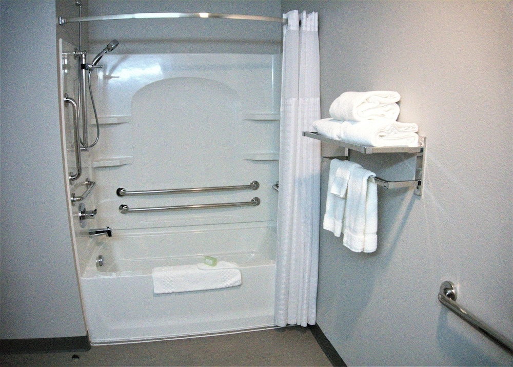 Brookstone Inn & Suites
