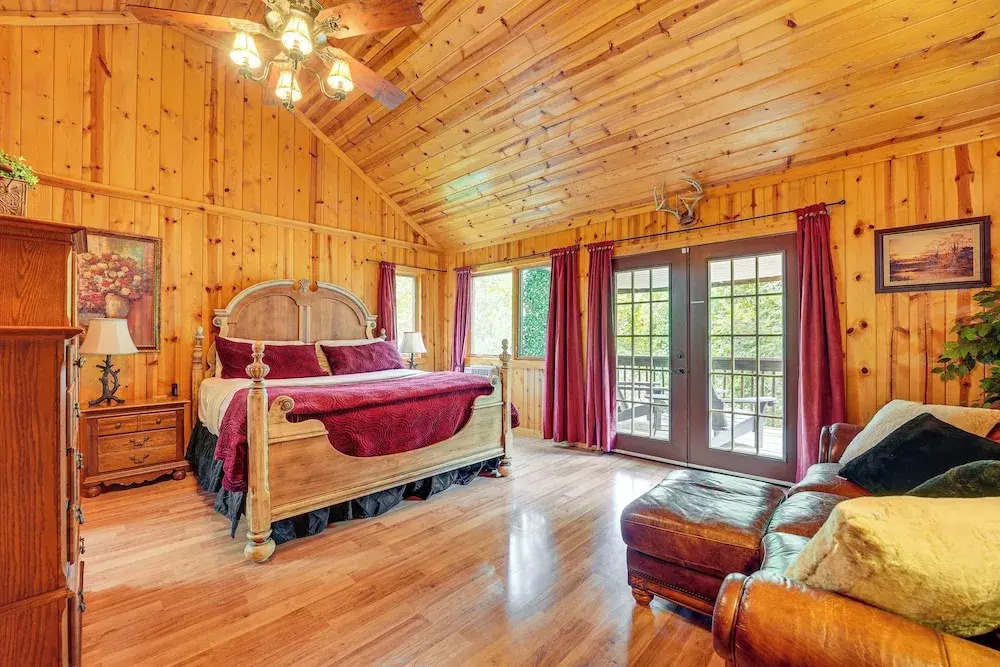 Relax Fireside! Hot Tub Haven on Table Rock Lake