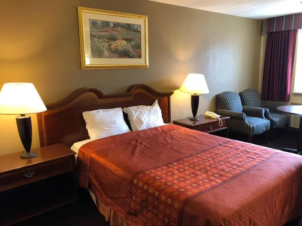 Travel Inn & Suites Flemington