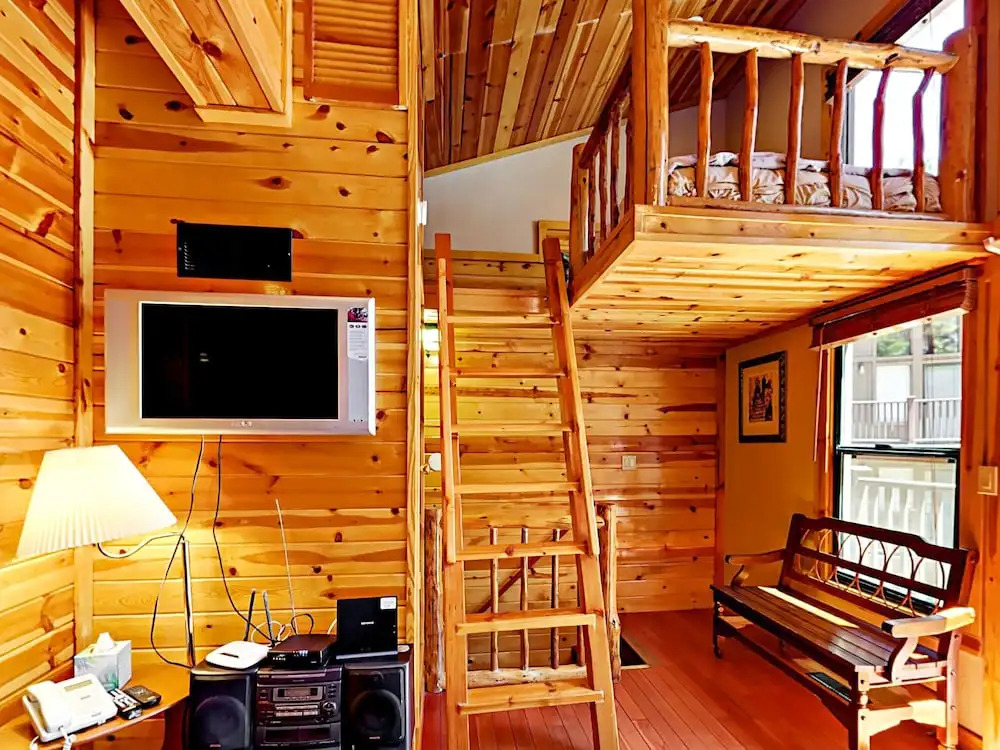 2BR 2BA Heavenly Condo by RedAwning