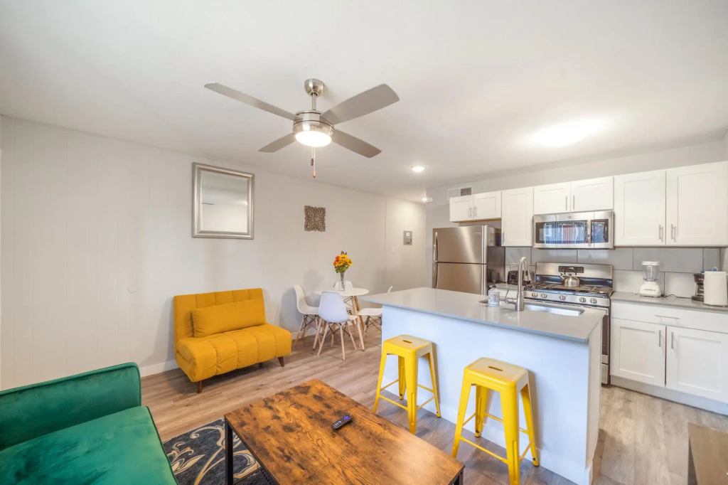 Stylish 1BR Near UT Brentwood Evonify