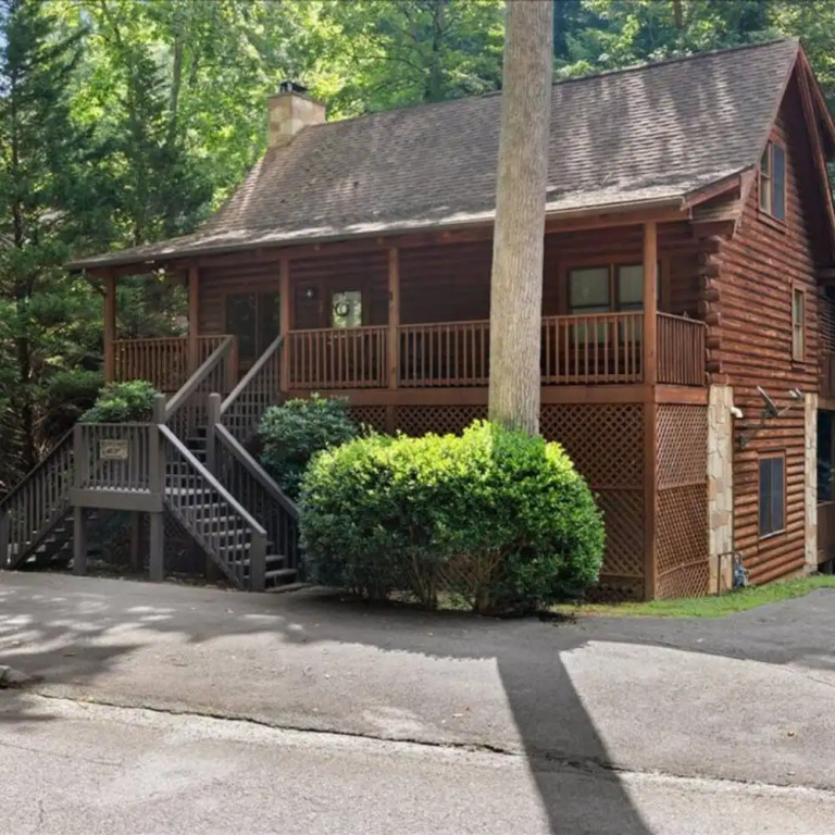 Minutes to Parkway I Pigeon Forge Sleeps 14 5BR