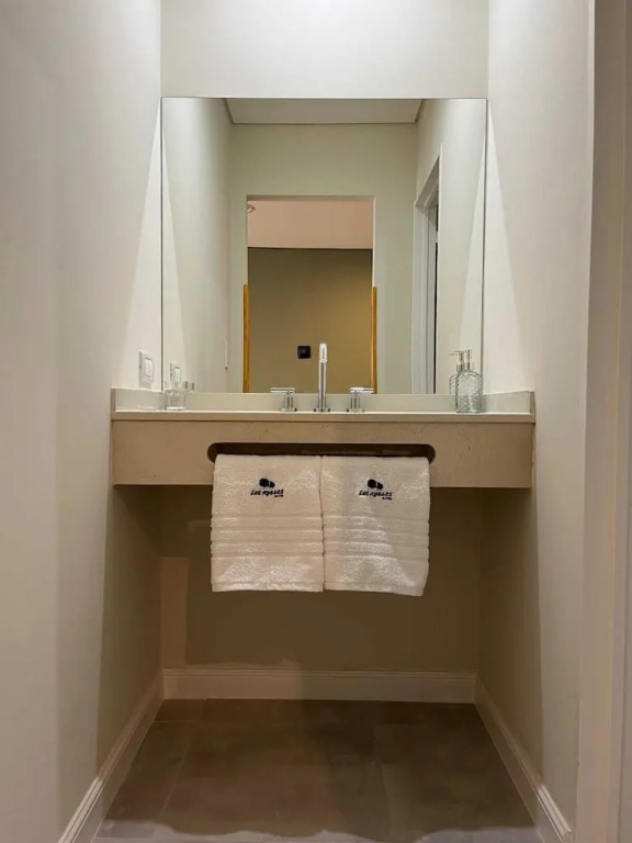 Los Robles Apart Hotel l Suites & Spa