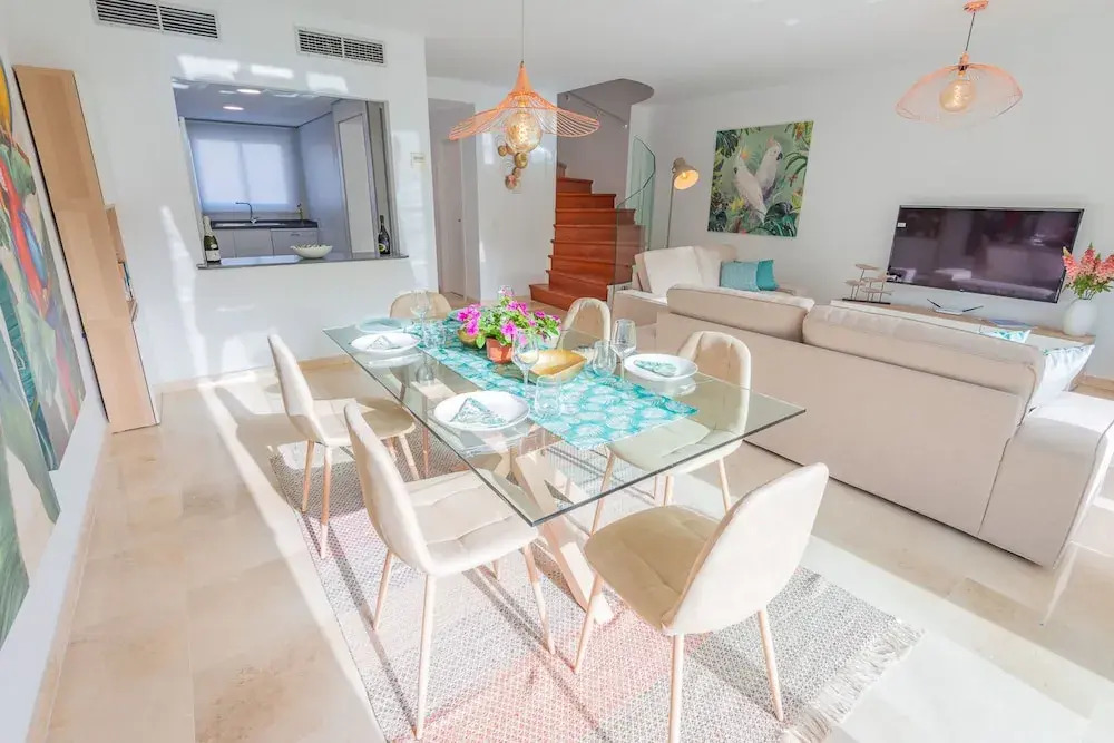 Elegant and bright townhouse · The family Golf getaway ·