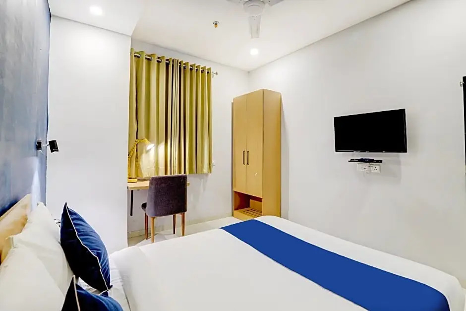 OYO SilverKey 80945 Ace Hotel