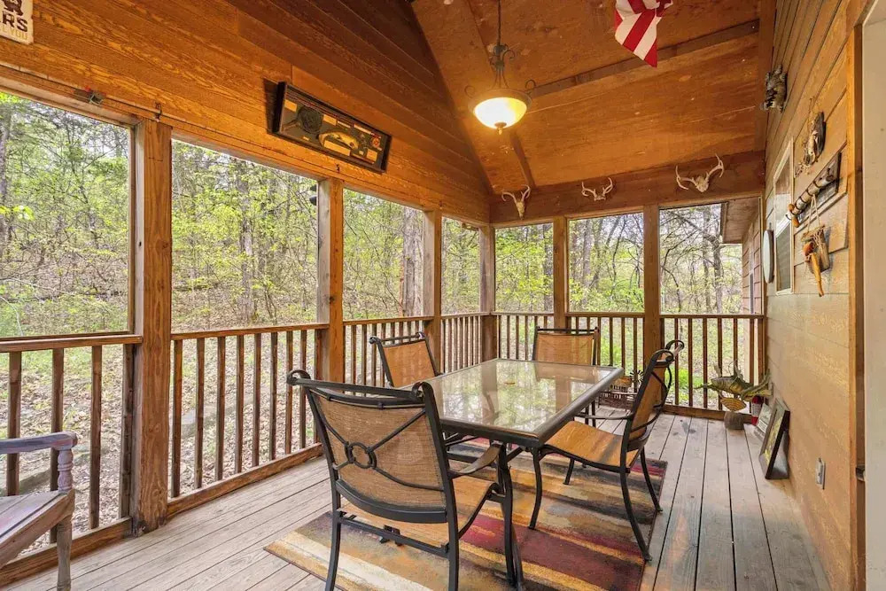 Simons Treetop Cabin 2 BDR in Popular Resort!