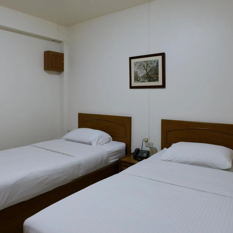 โรงแรมมูนแอนด์ซัน Moon and Sun Hotel