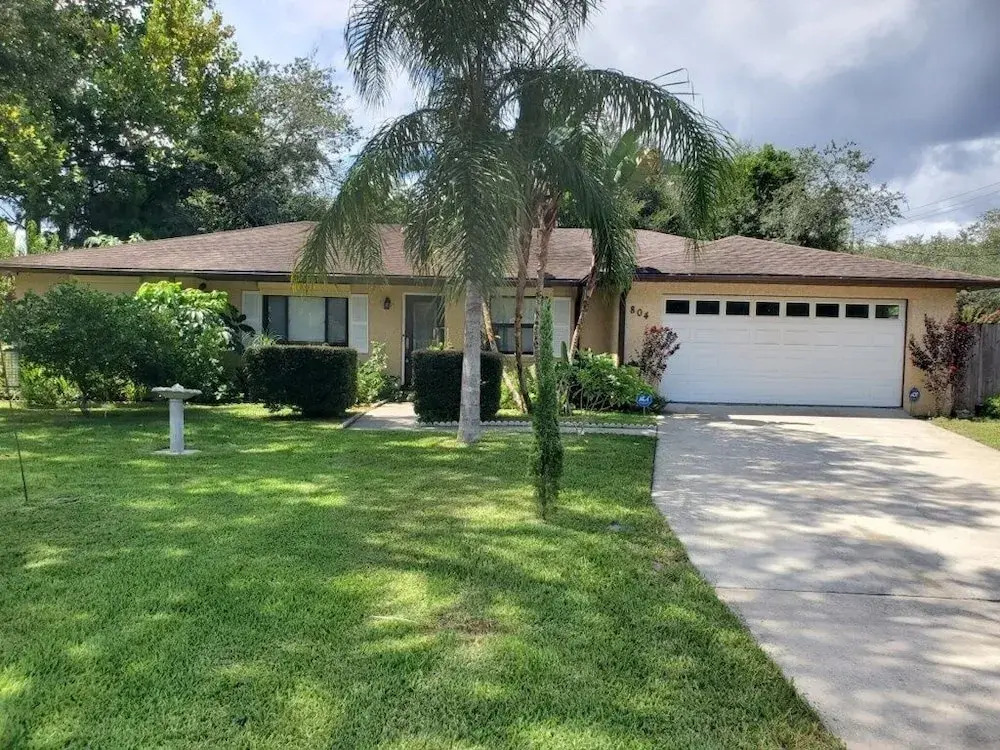 Tiki Beach Queen 3 Bedroom Home by Redawning