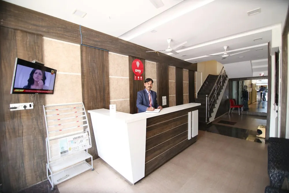 OYO Flagship 8173 Hotel Singh Palace