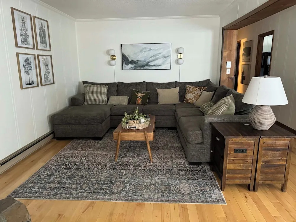 Summit 101b: 3 Bedrooms 2 Full Baths