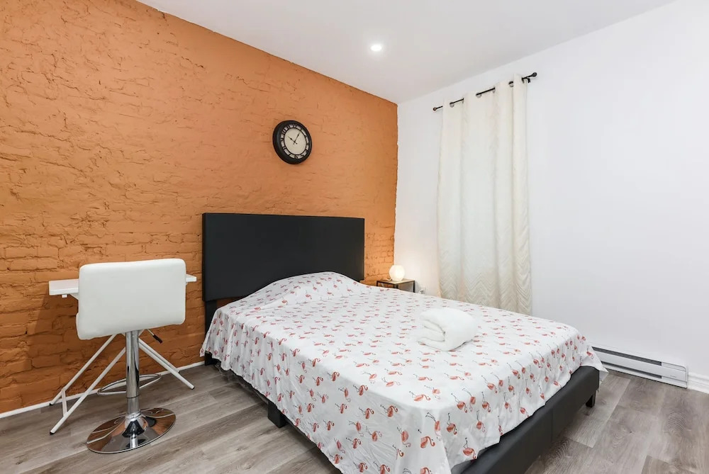 3 Bedroom Loft in Downtown Free parking