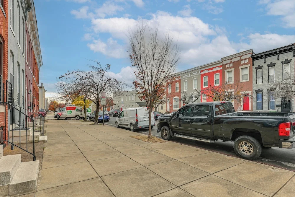 Pet-friendly 3BR Rowhouse: Walk to Patterson Park!