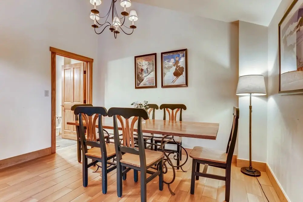 Newly Renovated, 2br Red Hawk Lodge 2301- Kids Ski Free! 2 Bedroom Townhouse by Redawning