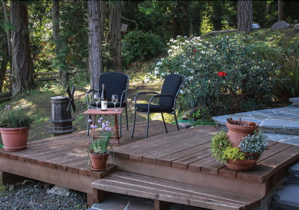 Salmonberry Inn