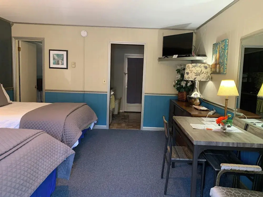 Starlite Motel & Suites