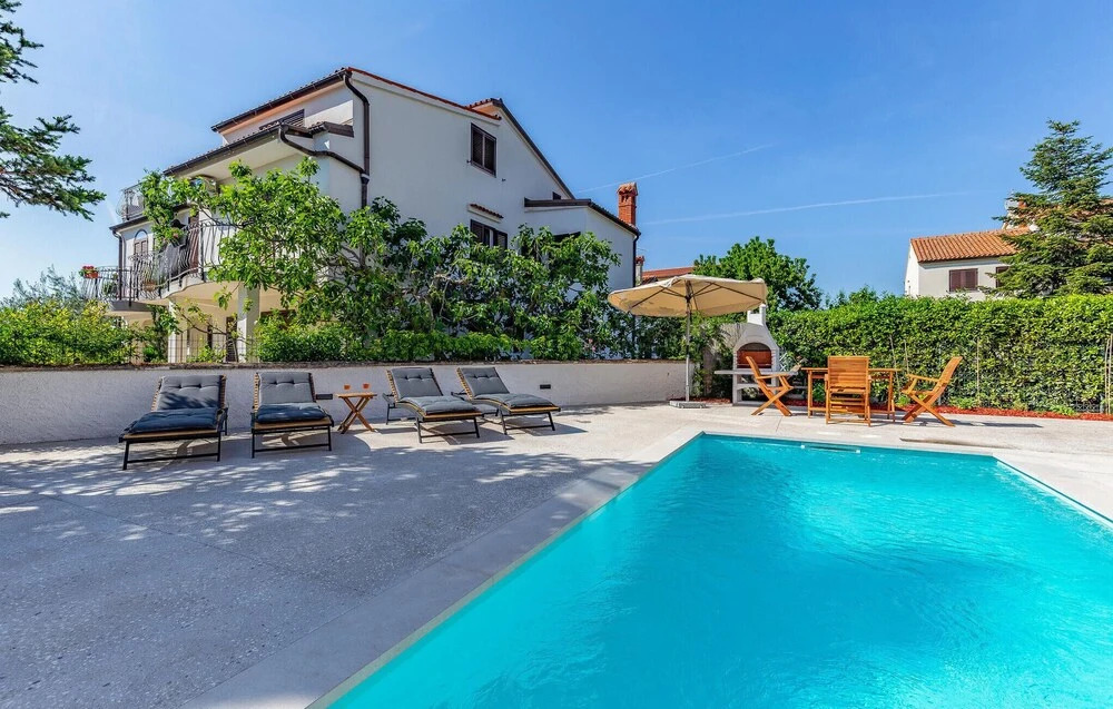 Awesome Apartment in Madulin With Outdoor Swimming Pool, Wifi and 2 Bedrooms