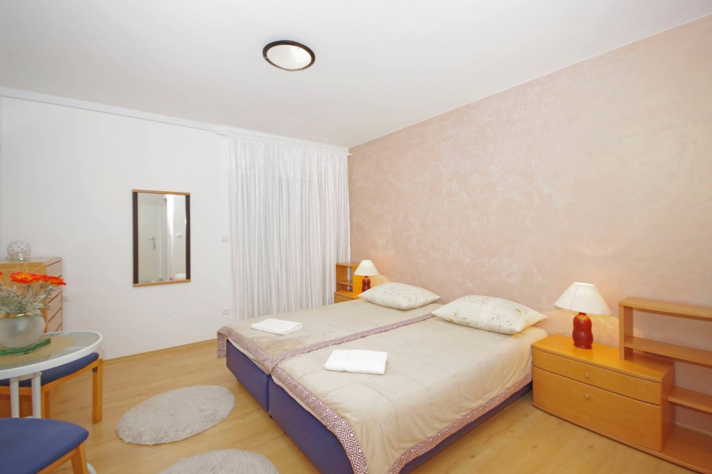 Studio apartment JaVi - free private parking: SA2 Trogir, Riviera Trogir