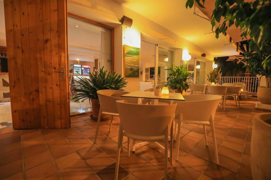 Es Mitjorn Hotel