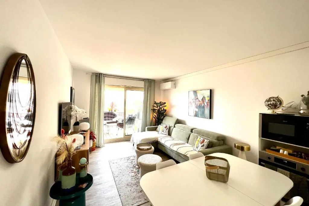 Bnb Renting 1 bb apt of 40m with superb terrace of 13m air conditioning