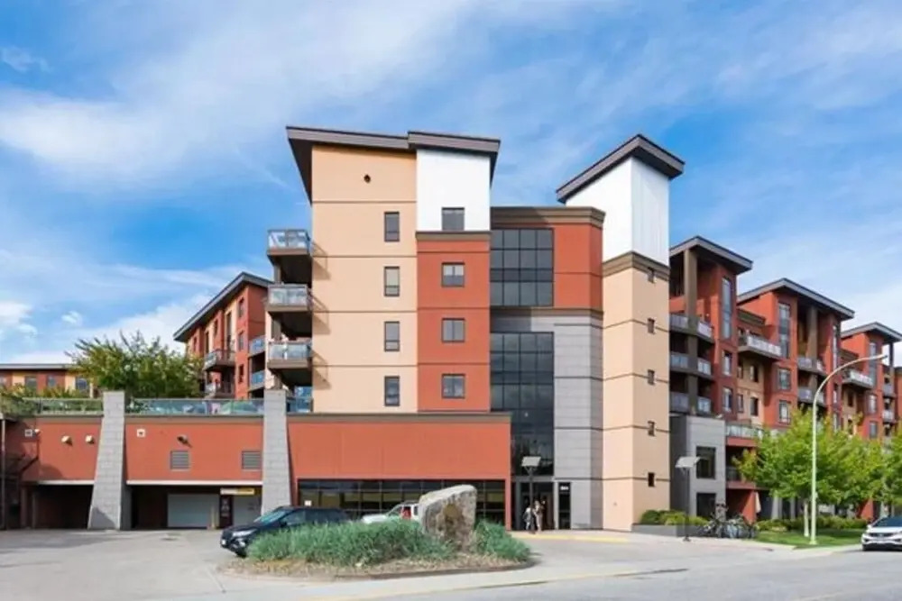 Tranquil Apartment Overlooking Creek #244