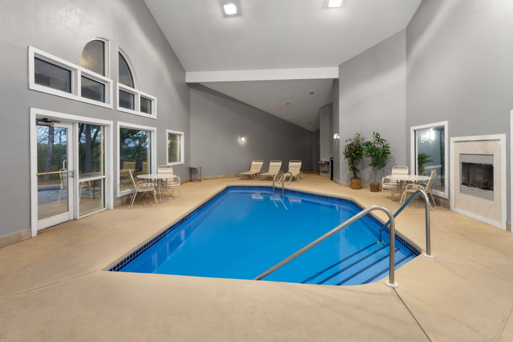 AmericInn by Wyndham Lake Mills