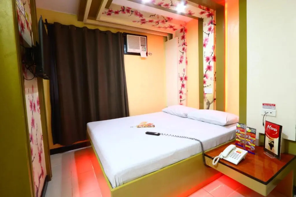 Hotel Sogo Timog Avenue