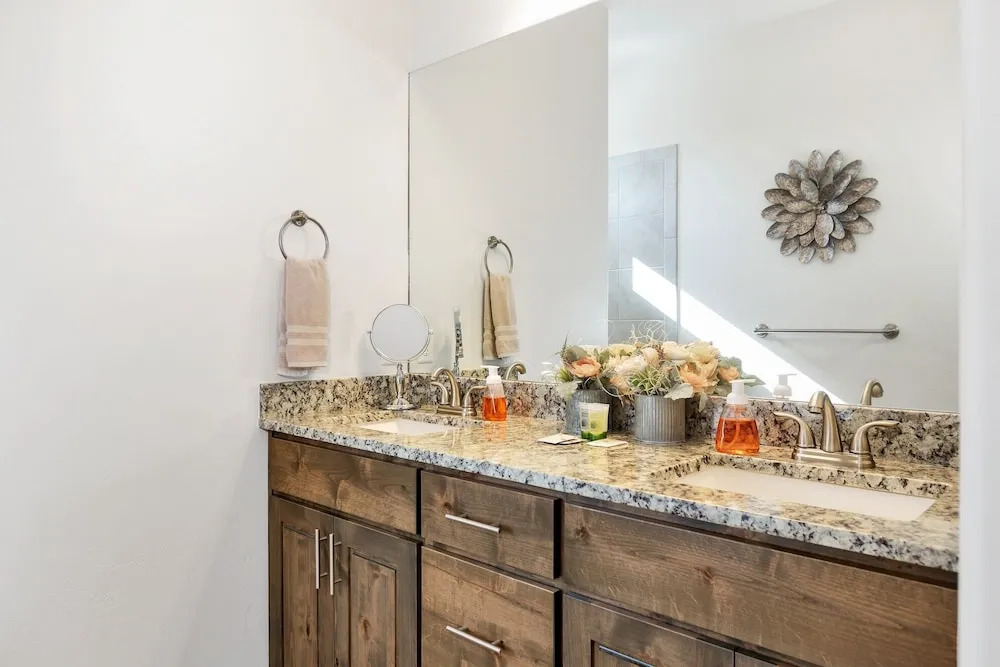 Rock Canyon Oasis 4 Bedroom Home by RedAwning