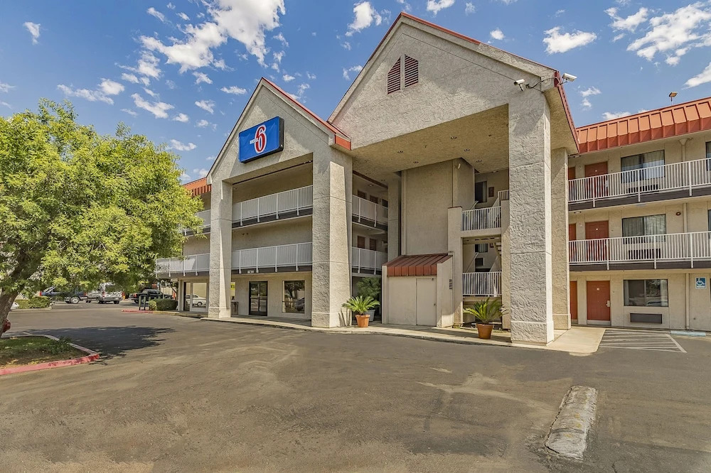 Studio 6-Fresno, CA - Extended Stay